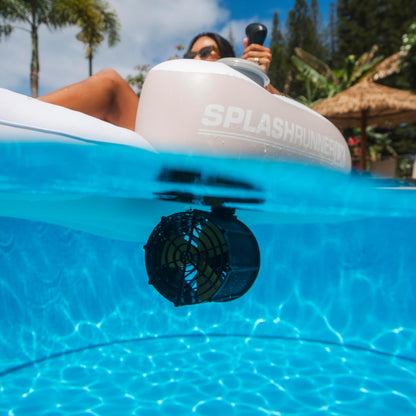 PoolCandy Splash Runner Pro 2.0 Motorized Pool Lounger – 12V Float