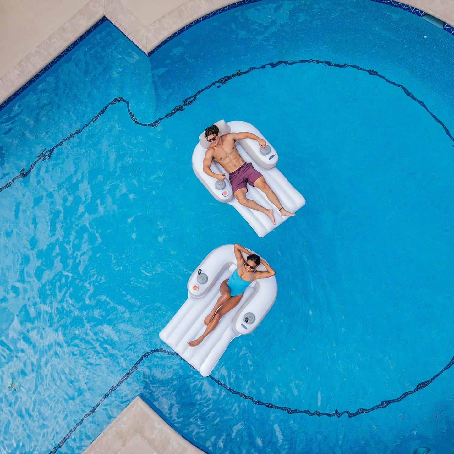 PoolCandy Splash Runner Pro 2.0 Motorized Pool Lounger – 12V Float